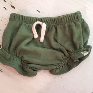 Lulu & roo 12-18m green ruffle leg bummies Bloomers